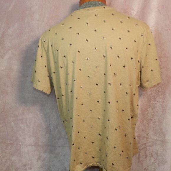 H&M Mens Beige Flamingo Print Short Sleeve Casual Crew Neck Summer Shirt Size XL - Picture 5 of 7